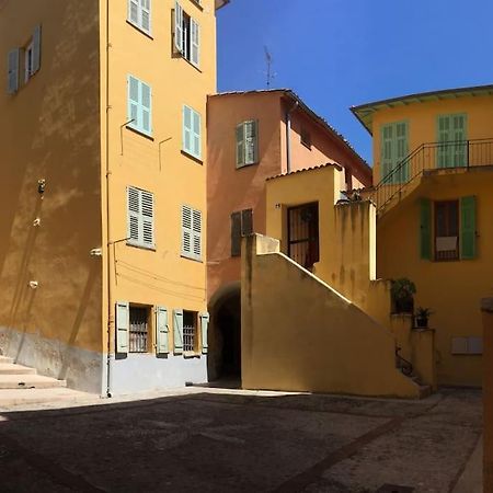 Between The Roofs Of Menton Old Town And The Sea Zewnętrze zdjęcie