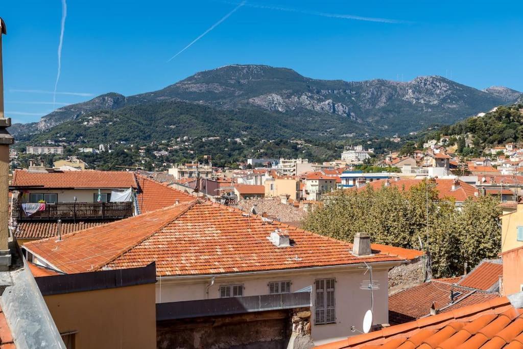 Between The Roofs Of Menton Old Town And The Sea Zewnętrze zdjęcie